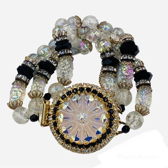Hobe’ Jewelry - Fabulous Vintage Hobe’ Czech Glass Glass Bead Bracelet